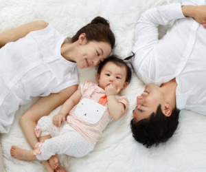 Cho trẻ ngủ chung giường - Tưởng tiện hóa lại hại chết con