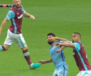 Cựu trọng tài Premier League gây SỐC với phát biểu liên quan tới vụ Aguero bị treo giò