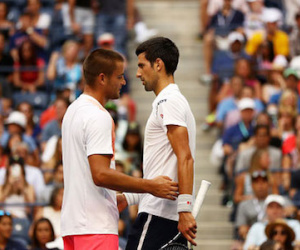 Thi đấu 34 phút, Djokovic vẫn có vé đi tiếp ở US Open