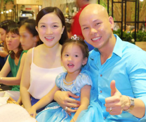 Vợ chồng Phan Đinh Tùng làm sinh nhật 3 tuổi cho con gái