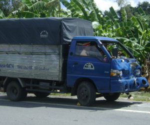 Xe tải va chạm hai xe máy, 1 người chết, 3 bị thương