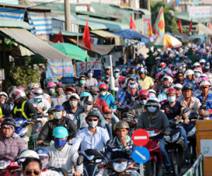 Người dân 2 miền lỉnh kỉnh đồ đạc, ùn ùn trở về thành phố sau kỳ nghỉ lễ