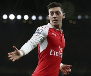 Ozil ra yêu sách với Arsenal về hợp đồng mới