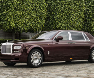 Đại gia Việt sắm Rolls-Royce Phantom hàng thửa trong bão thuế