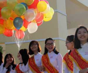 Học sinh cả nước bước vào năm học mới