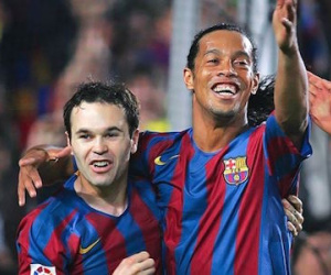 Ronaldinho bịa chuyện phản bội để thử lòng cả đội Barca