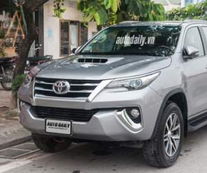 Toyota Fortuner 2016 tay lái thuận bất ngờ xuất hiện tại Hà Nội