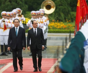 Chủ tịch nước đón Tổng thống Pháp tại Phủ Chủ tịch
