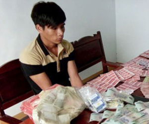 Đạo chích giấu 60 triệu đồng trong đống rơm