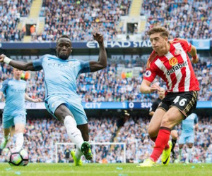 Pep tính "phế" liền 3 hậu vệ cứng của Man City