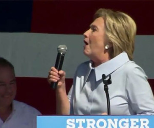 Tin đồn đeo bám Hillary sau video ho mất kiểm soát