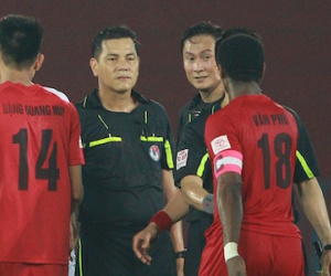 Treo cờ trọng tài mắc sai phạm ở vòng 24 V.League