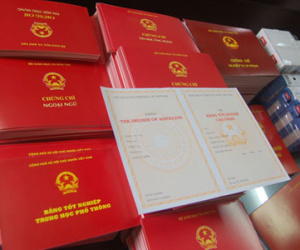 Trưởng công an "ăn vụng" trong nhà nghỉ nhận dùng bằng giả