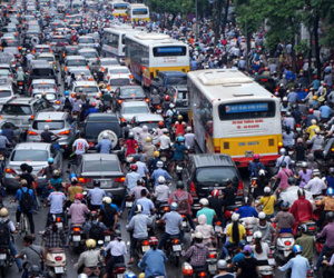 Giao thông Hà Nội kinh khủng: Chen lấn, chửi thề