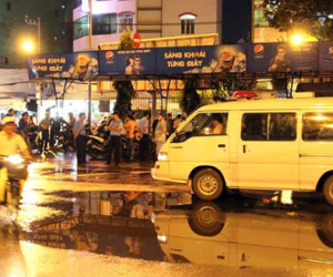 Súng nổ ở bến xe Miền Đông, người dân tháo chạy