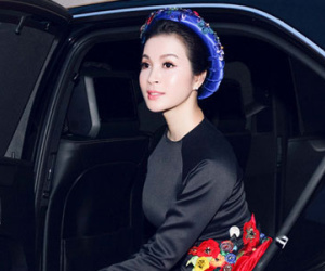 Thanh Mai mặc áo dài khi dự tiệc đón Tổng thống Pháp
