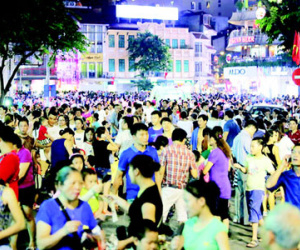 Thí điểm phố đi bộ ở Hà Nội: Tiểu thương than khó, Quận hứa hỗ trợ