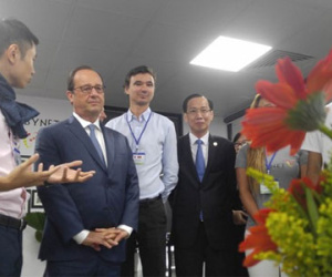 Tổng thống Pháp thăm cộng đồng công nghệ mới ở TP HCM