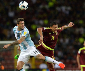 Vắng Messi, Argentina may mắn hòa đội cuối bảng