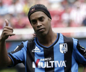 Ronaldinho chuẩn bị giải nghệ