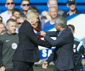 Wenger không cho Mourinho ngồi cạnh tại hội nghị UEFA