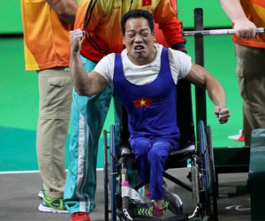 Đô cử Việt Nam nghẹn ngào khi nhận HC vàng Paralympic 2016