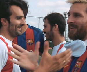 Messi bịt mắt, đá luân lưu với người khiếm thị