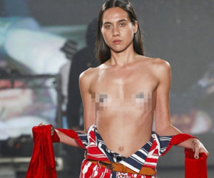 Người mẫu để ngực trần trên sàn diễn New York Fashion Week