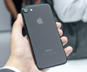 iPhone 7 Jet Black có thể sớm cháy hàng, đội giá khi về Việt Nam