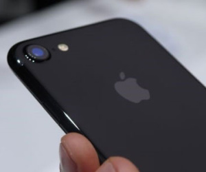 "Làm ra nhiều tiền, tội gì không mua iPhone 7"