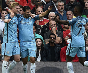 Man United 1-2 Man City: Pep khiến Mourinho nhận "trái đắng" ở Old Trafford
