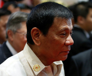 Con gái sẩy thai, ông Duterte vào nhà tắm khóc