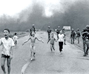 Facebook trả lại "Em bé Napalm" cho cộng đồng mạng