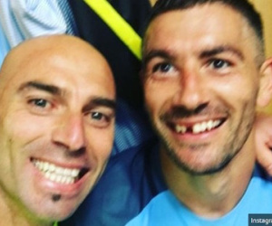 Gãy răng cửa, sao Man City vẫn cười tươi