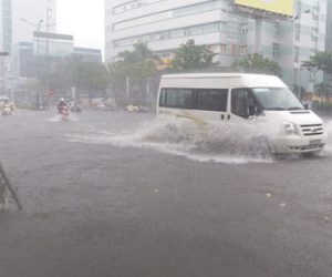Đà Nẵng: Nhiều tuyến đường ngập nặng trước bão