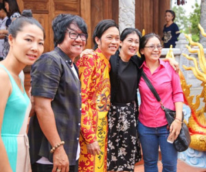 Hoài Linh mở cổng Nhà thờ Tổ đón nghệ sĩ Việt và người dân