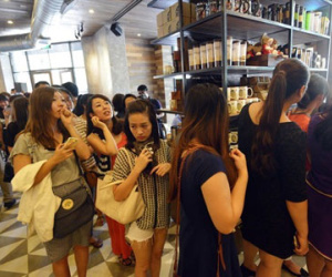 Khi giới trẻ Việt "mất ăn mất ngủ" vì Zara, Starbucks
