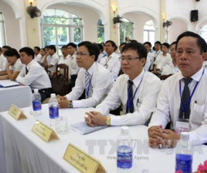 Mẹ bổ nhiệm con, chồng quy hoạch vợ sao tìm ra người tài?