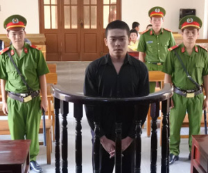 Rủ bạn gái của "giang hồ" đi Beer Club, thanh niên lãnh đủ