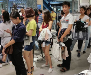 Vì sao người Việt phải xếp hàng mua Zara?