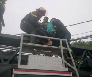Cứu thanh niên ngáo đá đòi tự sát, 4 công an bị thương