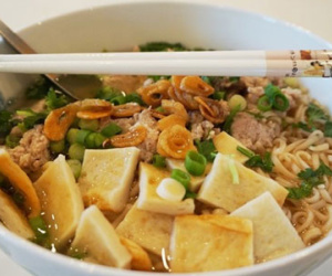 Lý giải nghi vấn tác hại của dầu chiên mì ăn liền