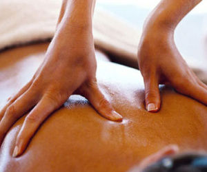 Vào quán massage, nam thanh niên bị đâm chết