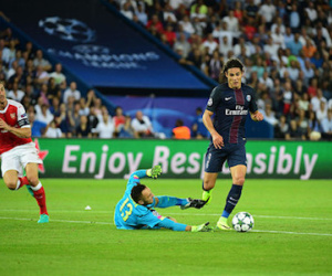 Cavani vô duyên khó hiểu, PSG rơi điểm trước Arsenal