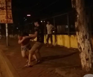 Hà Nội: Phẫn nộ cảnh "chồng hờ" hành hạ dã man "vợ" đang mang bầu 4 tháng ngay giữa phố