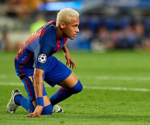 PSG mời gọi Neymar bằng hợp đồng khó tin