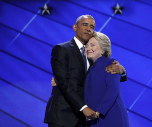 Tổng thống Obama vào cuộc hỗ trợ bà Clinton giữa lúc ồn ào về vấn đề sức khỏe