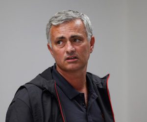 M.U thua derby, Mourinho trừng phạt 6 cầu thủ