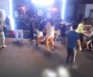 Bị cấm mang rượu vào nhà hàng, khách Trung Quốc vây đánh bà chủ