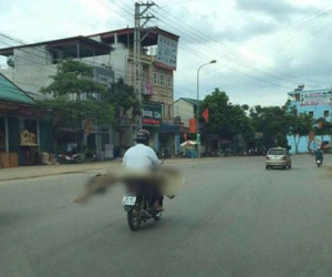 Chở thi thể trên xe máy: Bác sĩ bảo không hỗ trợ xe